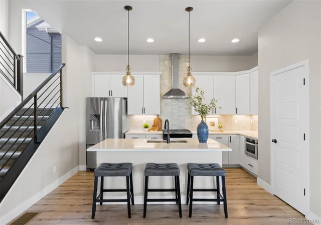 4th image of 1562 Stablecross Dr, Castle Pines, CO 80108 | MLS# 7512585