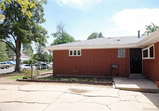 Photo 2 of Single family home for sale at 1011 Jamaica St, Aurora, CO 80010 | MLS# 5392418 | Listing updated on 2026-09-08