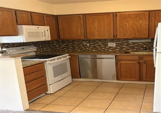 Listing Photo 4 - Condo for sale in building located at 333 Wright St, Lakewood, CO 80228 - Unit #308