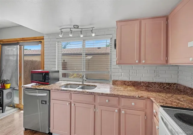 5th image of 16036 E Ithaca Pl #B, Aurora, CO 80013 | MLS# 1854156