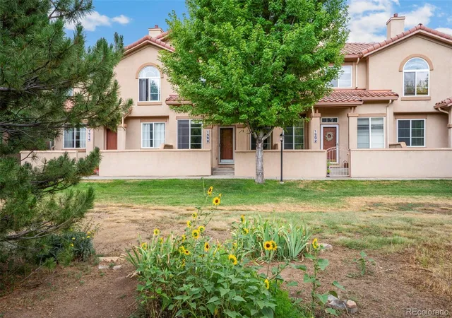 Listing Photo 3 - Condo for sale in building located at 1508 Courtyard Hts, Colorado Springs, CO 80906