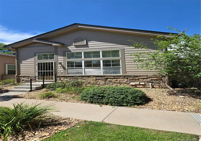 Listing Photo 2 - Condo for sale in building located at 14292 E Napa Pl, Aurora, CO 80014 - Unit #11B
