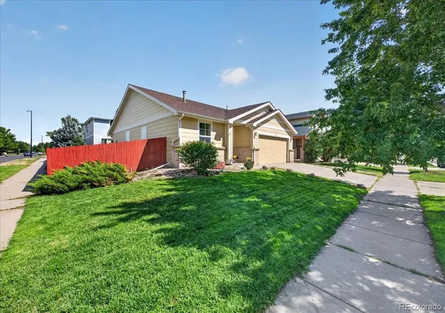 3rd image of 5574 Kalispell St, Denver, CO 80239 | MLS# 5557770