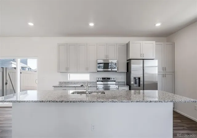 4th image of 10082 Salem Ct, Commerce City, CO 80022 | MLS# 8148103