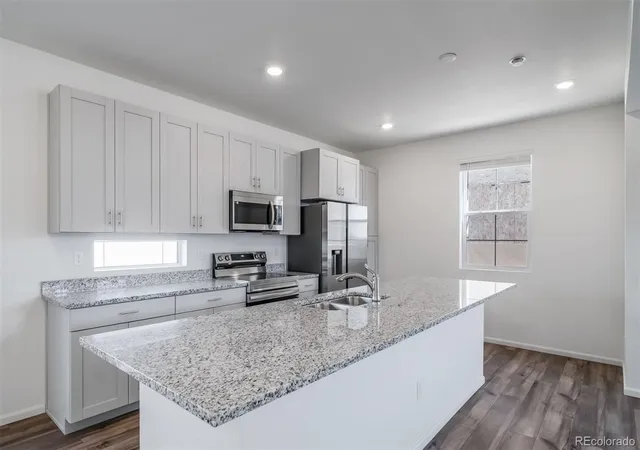 5th image of 10082 Salem Ct, Commerce City, CO 80022 | MLS# 8148103
