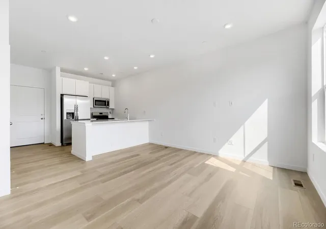 image of 7655 S Mobile Wy E, Aurora, CO 80016 | MLS# 6026861
