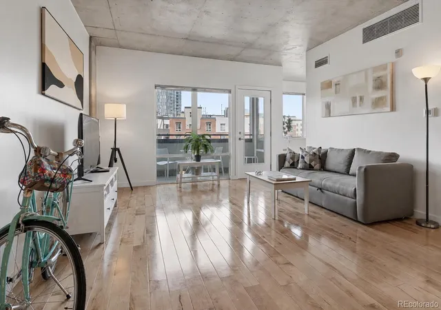 Listing Photo 4 - Condo for sale in building located at 1475 Delgany St, Denver, CO 80202 - Unit #304
