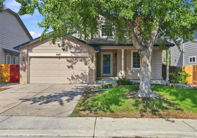 2nd image of 4249 S Killarney St, Aurora, CO 80013 | MLS# 2682581