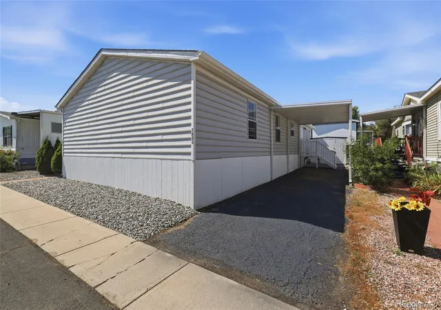 Photo 3 of Manufactured home for sale at 1631 Pagosa Way, Aurora, CO 80011 | MLS# 9163987 | Listing updated on 2026-10-08