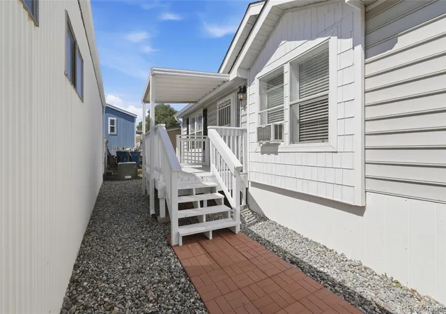 Photo 3 of Manufactured home for sale at 1631 Pagosa Way, Aurora, CO 80011 | MLS# 9163987 | Listing updated on 2026-10-08