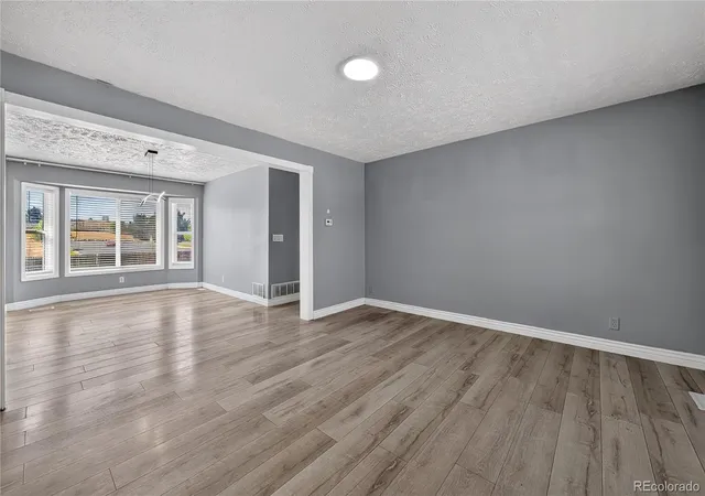 3rd image of 5881 S Quatar Cir, Centennial, CO 80015 | MLS# 4631831