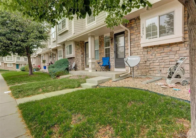 3rd image of 1295 S Zeno Cir, Aurora, CO 80017