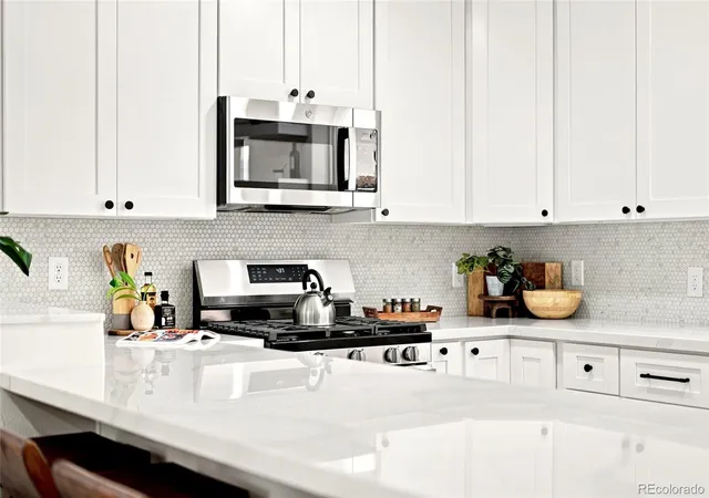 Photo 2 of Single family home for sale at 2941 Ivanhoe St, Denver, CO 80207 | MLS# 5079849 | Listing updated on 2026-08-27
