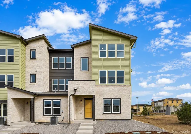 Townhouse for sale at 24141 E 54th Place, Aurora, CO 80019 | MLS# 1507598