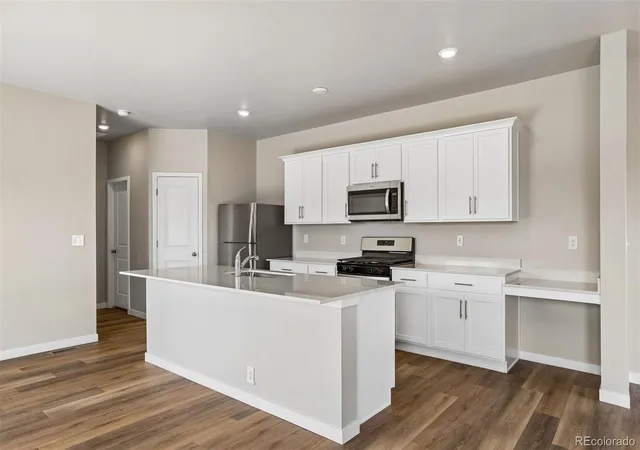 4th image of 48140 Shetland Dr, Bennett, CO 80102 | MLS# 1904833