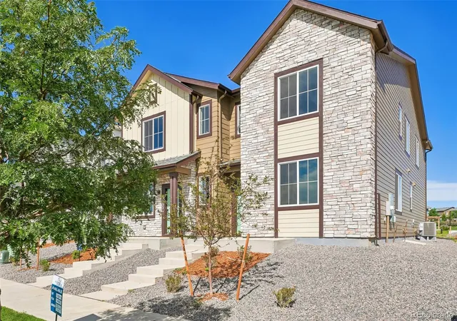 Photo 2 of Single family home for sale at 2338 Bufflehead Way, Johnstown, CO 80534 | MLS# 5833331 | Listing updated on 2026-09-24