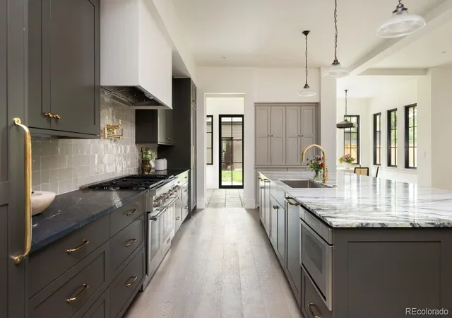Photo 2 of Mansion for sale at 2070 S Saint Paul St, Denver, CO 80210 | MLS# 6616052 | Listing updated on 2026-10-23
