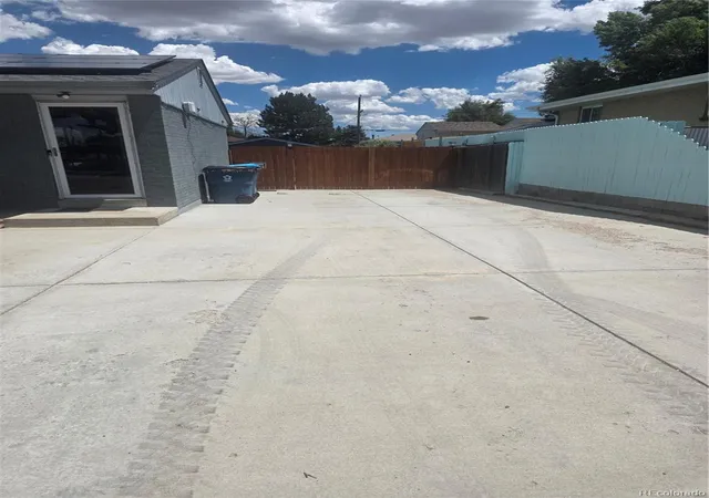 Photo 2 of Single family home for sale at 6196 Oneida St, Commerce City, CO 80022 | MLS# 3920292 | Listing updated on 2026-08-14