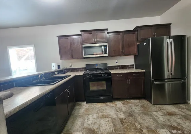 Photo 3 of Manufactured home for sale at 425 Barnard Ct, Longmont, CO 80501 | MLS# 9732803 | Listing updated on 2026-07-31