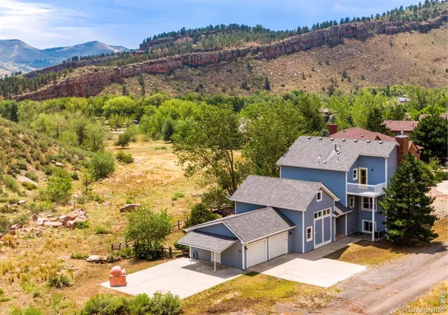 Photo 3 of Single family home for sale at 9 Eagle Nest Ln, Lyons, CO 80540 | MLS# IR1065457 | Listing updated on 2026-09-22