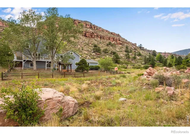 Photo 3 of Single family home for sale at 9 Eagle Nest Ln, Lyons, CO 80540 | MLS# IR1065457 | Listing updated on 2026-10-06