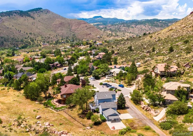 Photo 4 of Single family home for sale at 9 Eagle Nest Ln, Lyons, CO 80540 | MLS# IR1065457 | Listing updated on 2026-10-06