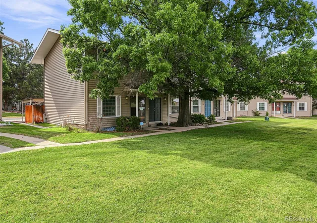 Photo 2 of Townhouse for sale at 1935 S Peoria St, Aurora, CO 80014 | MLS# 7189664 | Listing updated on 2026-07-31