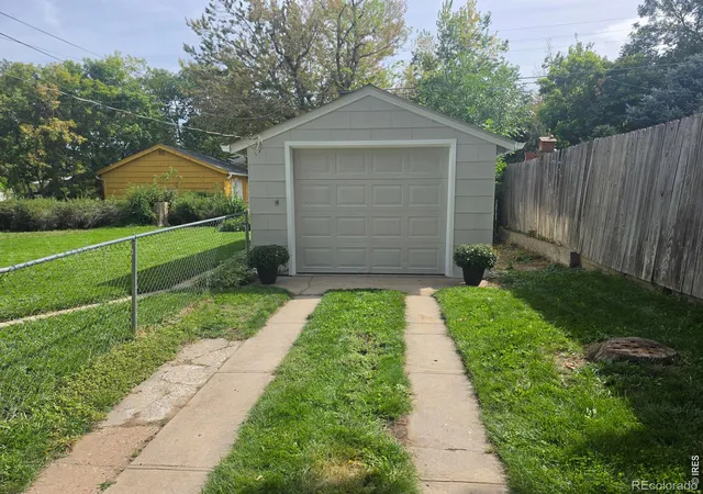 Photo 3 of Single family home for sale at 3346 S Marion St, Englewood, CO 80113 | MLS# IR1065468 | Listing updated on 2026-10-12