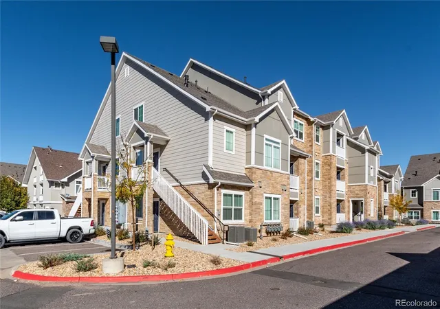 Listing Photo 2 - Condo for sale in building located at 1861 S Dunkirk St, Aurora, CO 80017 - Unit #307