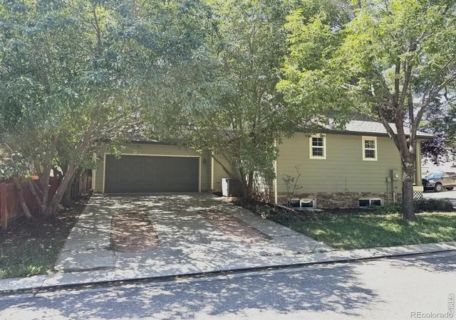 Photo 3 of Single family home for sale at 1202 Della St, Longmont, CO 80501 | MLS# IR1065515 | Listing updated on 2026-10-08