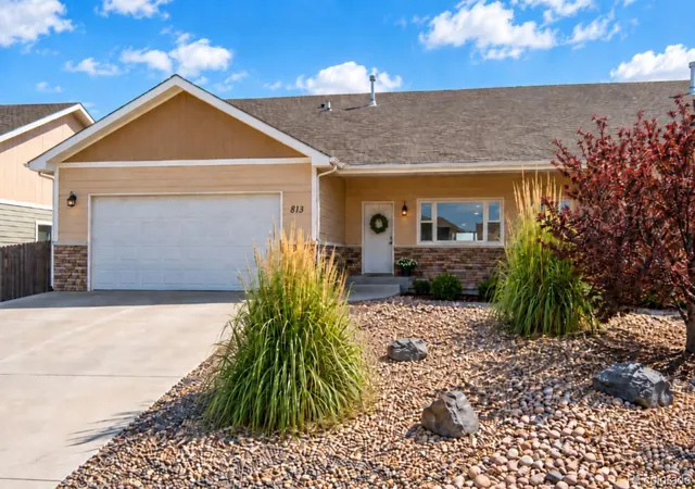 Photo 1 of Single family home for sale at 1050 Viewridge Rd, Bennett, CO 80102 | MLS# 4077212 | Listing updated on 2026-09-30
