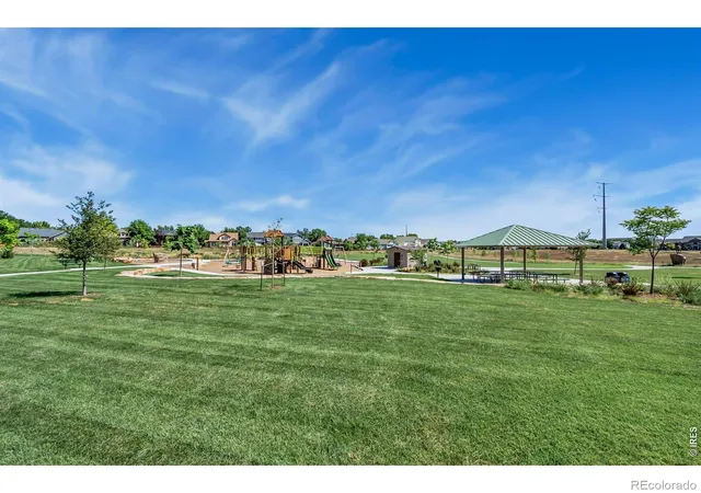 2nd image of 805 Summer Hawk Dr, Longmont, CO 80504