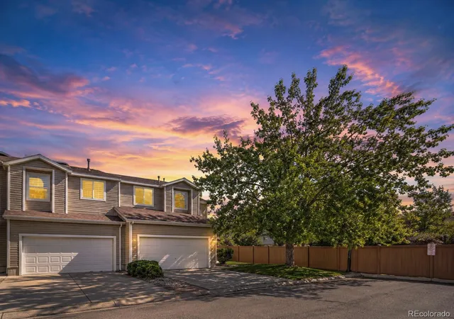 Townhouse for sale at 5569 S Quemoy Cir, Aurora, CO 80015 | MLS# 5559666