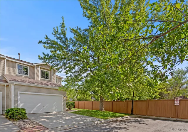 Photo 2 of Townhouse for sale at 5569 S Quemoy Cir, Aurora, CO 80015 | MLS# 5559666 | Listing updated on 2026-10-05