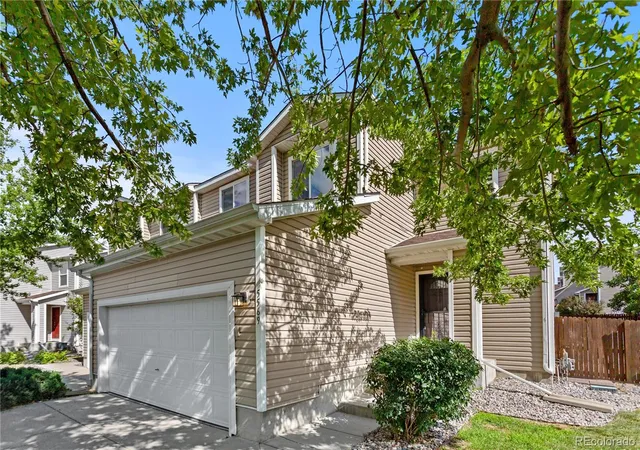 Photo 3 of Townhouse for sale at 5569 S Quemoy Cir, Aurora, CO 80015 | MLS# 5559666 | Listing updated on 2026-10-05