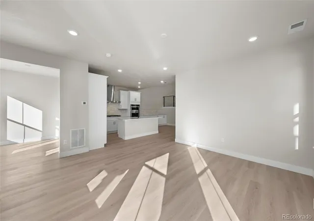 Photo 2 of Sale Pending at 7361 Goldbloom Ln, Littleton, CO 80125 | MLS# 7638743 | Listing updated on 2026-09-08
