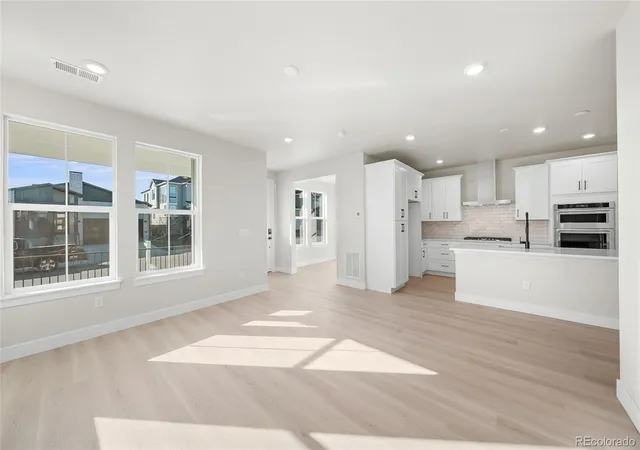 Photo 3 of Sale Pending at 7361 Goldbloom Ln, Littleton, CO 80125 | MLS# 7638743 | Listing updated on 2026-09-08