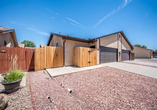 Photo 3 of Sale Pending at 19 Pineridge Ct, Pueblo, CO 81001 | MLS# 4071727 | Listing updated on 2026-10-08