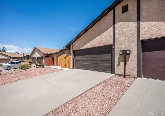 Photo 3 of Sale Pending at 19 Pineridge Ct, Pueblo, CO 81001 | MLS# 4071727 | Listing updated on 2026-10-08