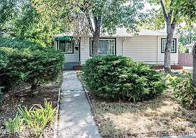 Photo 1 of Single family home for sale at 832 Elmira St, Aurora, CO 80010 | MLS# 4910265 | Listing updated on 2026-09-28