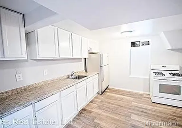 Photo 4 of Single family home for sale at 832 Elmira St, Aurora, CO 80010 | MLS# 4910265 | Listing updated on 2026-10-20