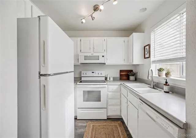2nd image of 805 Summer Dr, Highlands Ranch, CO 80126 | MLS# 2762953