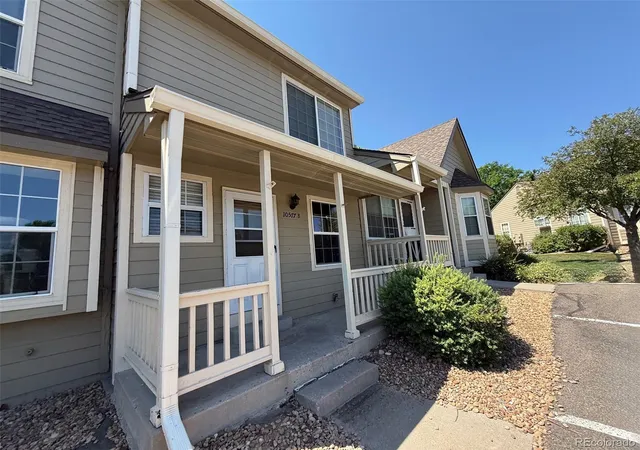 Photo 2 of Townhouse for sale at 10577 W Maplewood Dr #B, Littleton, CO 80127 | MLS# 8439525 | Listing updated on 2026-09-23