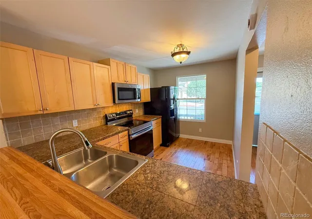 Photo 3 of Townhouse for sale at 10577 W Maplewood Dr #B, Littleton, CO 80127 | MLS# 8439525 | Listing updated on 2026-09-23