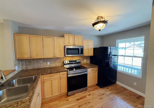 Listing Photo 4 - Condo for sale in building located at 10577 W Maplewood Dr, Littleton, CO 80120 - Unit #B