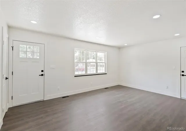 4th image of 1350 S Allison St, Lakewood, CO 80232 | MLS# 2815770