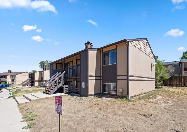 Listing Photo 3 - Condo for sale in building located at 935 Hathaway Dr, Colorado Springs, CO 80915