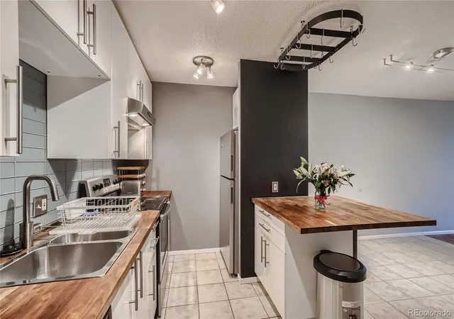 2nd image of 2500 S York St #302, Denver, CO 80210 | MLS# 4476825