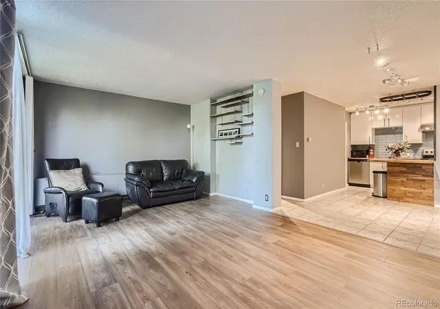 5th image of 2500 S York St #302, Denver, CO 80210 | MLS# 4476825