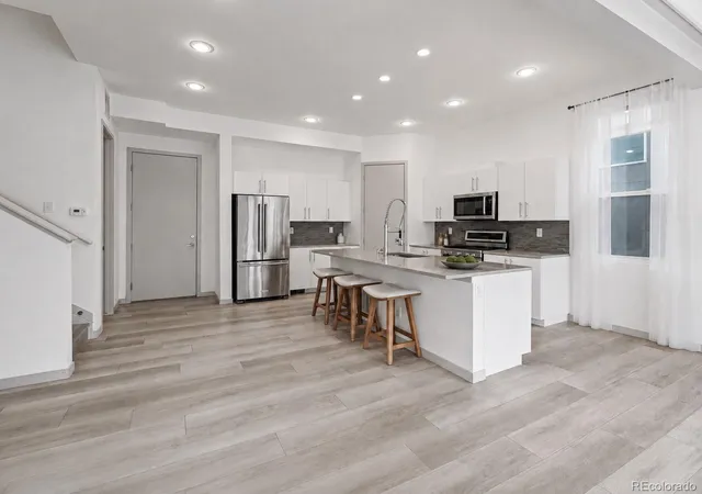 3rd image of 4015 Fenton Ct, Wheat Ridge, CO 80212 | MLS# 9632711
